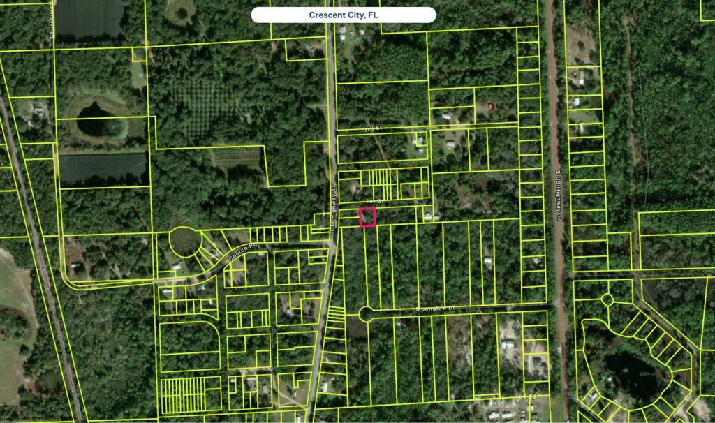 107 1st St, Crescent City, FL 32112